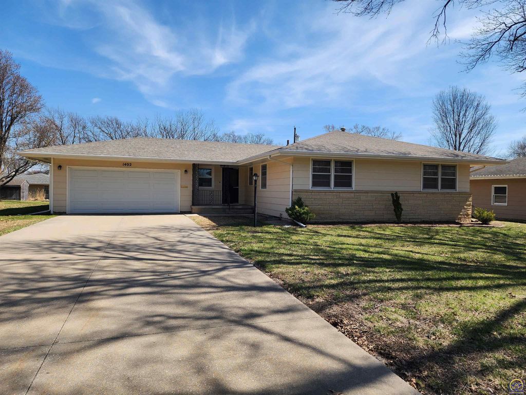 1402 Luther St, Emporia, KS 66801