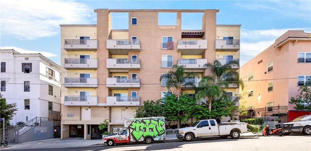980 S Oxford 303, Los Angeles, CA 90006
