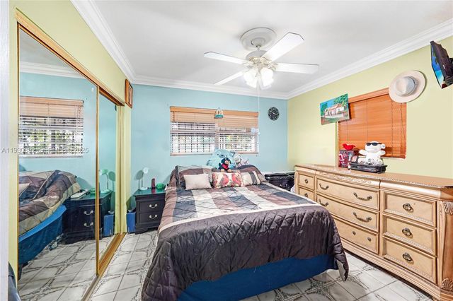 618 W 32nd St, Hialeah, FL 33012