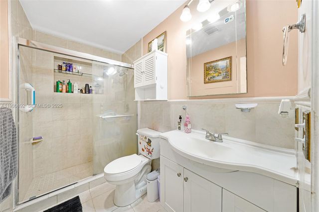 618 W 32nd St, Hialeah, FL 33012