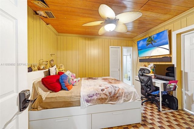 618 W 32nd St, Hialeah, FL 33012