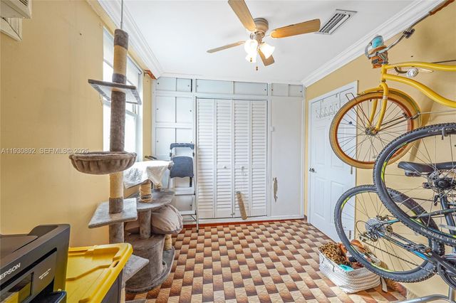 618 W 32nd St, Hialeah, FL 33012