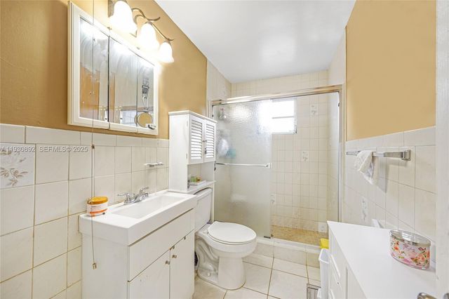 618 W 32nd St, Hialeah, FL 33012