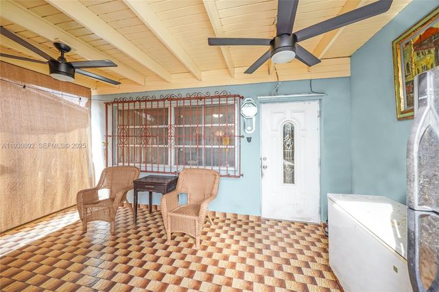 618 W 32nd St, Hialeah, FL 33012