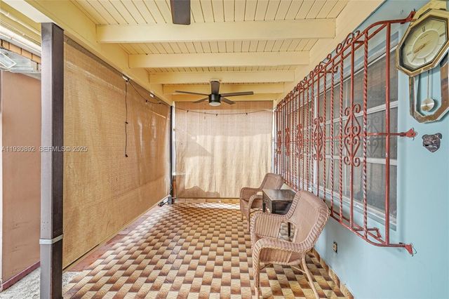 618 W 32nd St, Hialeah, FL 33012