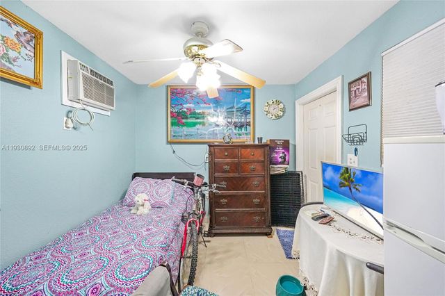 618 W 32nd St, Hialeah, FL 33012