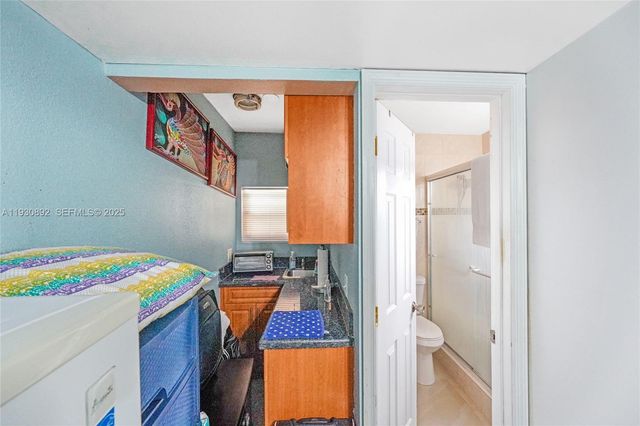 618 W 32nd St, Hialeah, FL 33012