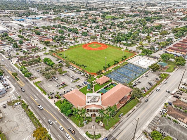 618 W 32nd St, Hialeah, FL 33012