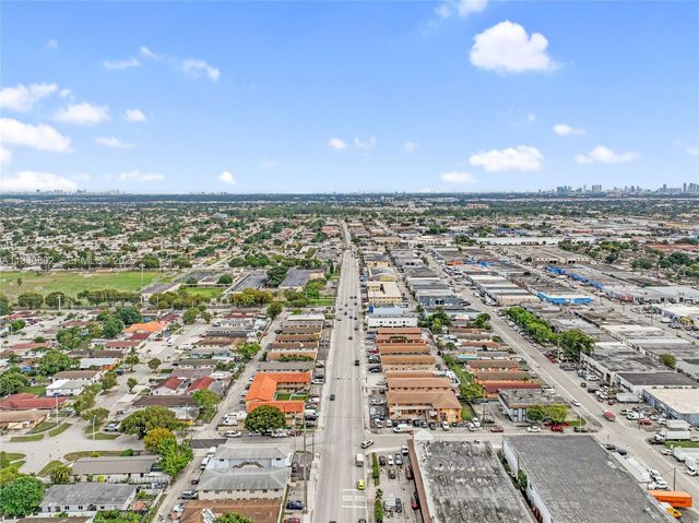 618 W 32nd St, Hialeah, FL 33012