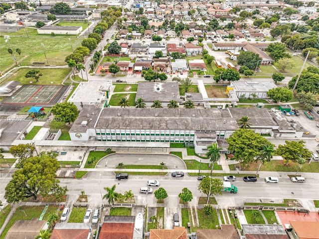 618 W 32nd St, Hialeah, FL 33012