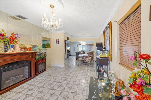 618 W 32nd St, Hialeah, FL 33012