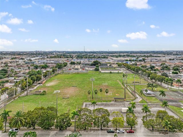 618 W 32nd St, Hialeah, FL 33012
