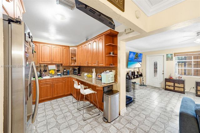 618 W 32nd St, Hialeah, FL 33012