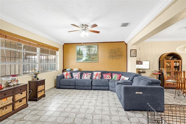 618 W 32nd St, Hialeah, FL 33012