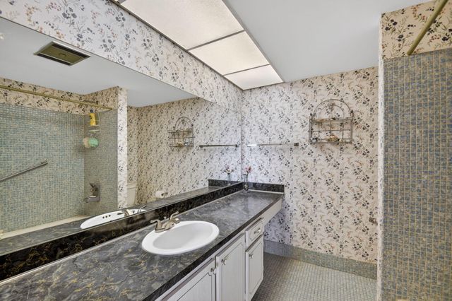 202 Wellington D, West Palm Beach, FL 33417