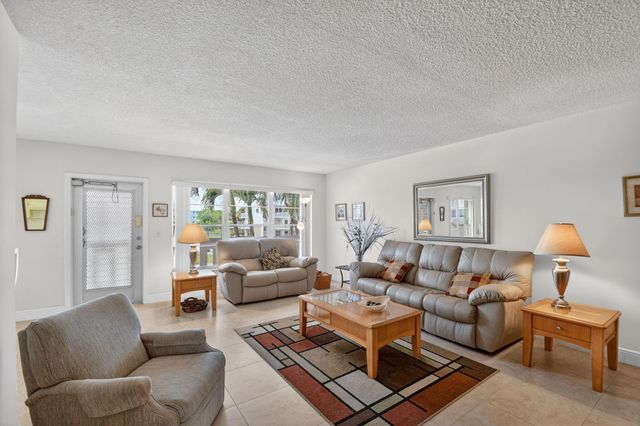 202 Wellington D, West Palm Beach, FL 33417