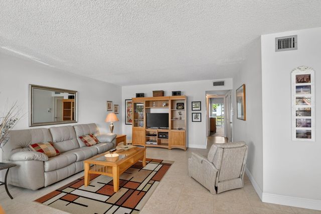 202 Wellington D, West Palm Beach, FL 33417