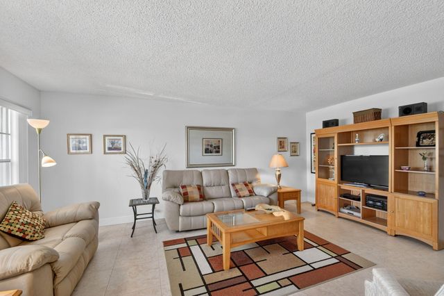 202 Wellington D, West Palm Beach, FL 33417