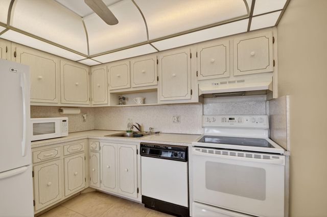 202 Wellington D, West Palm Beach, FL 33417