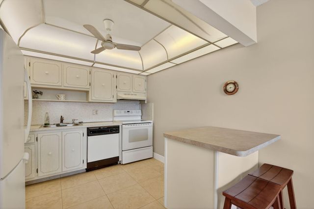 202 Wellington D, West Palm Beach, FL 33417