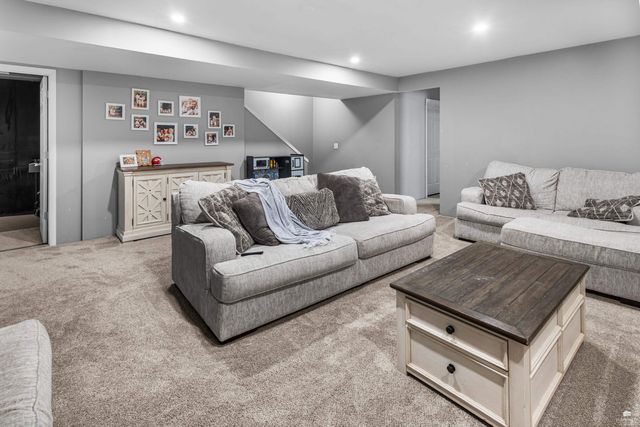 8763 N Kelliann Way, Manhattan, KS 66502