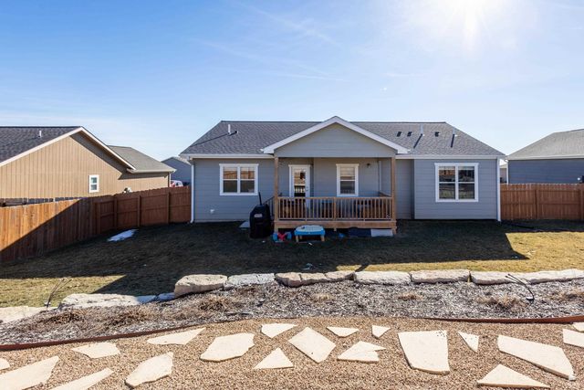 8763 N Kelliann Way, Manhattan, KS 66502