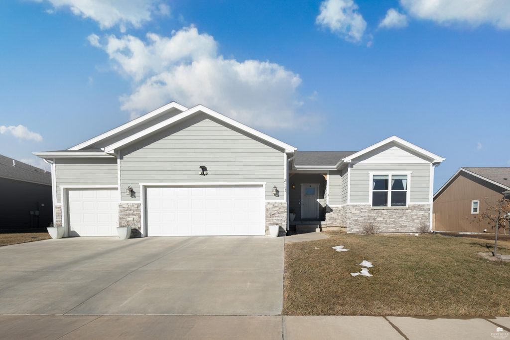 8763 N Kelliann Way, Manhattan, KS 66502