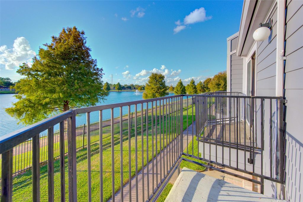 1620 Good Day Drive, Missouri City, TX 77459