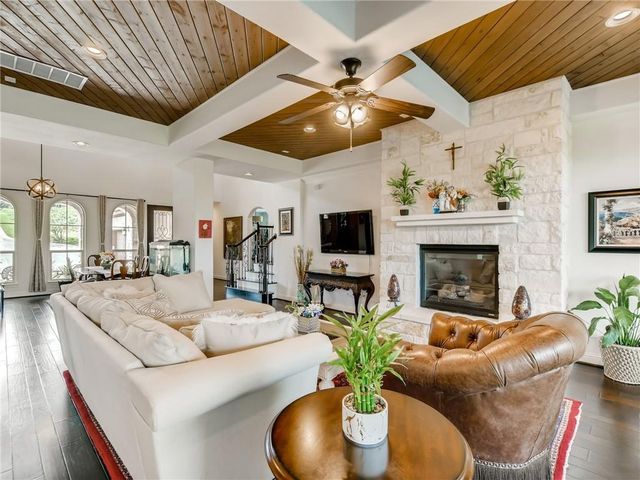 215 Woodlands CT, Lakeway, TX 78738