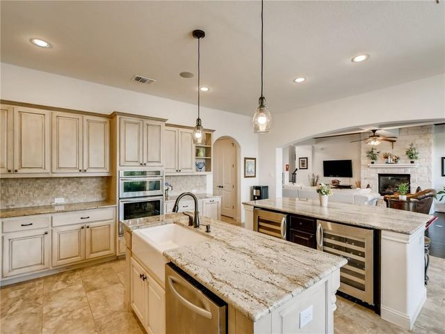 215 Woodlands CT, Lakeway, TX 78738