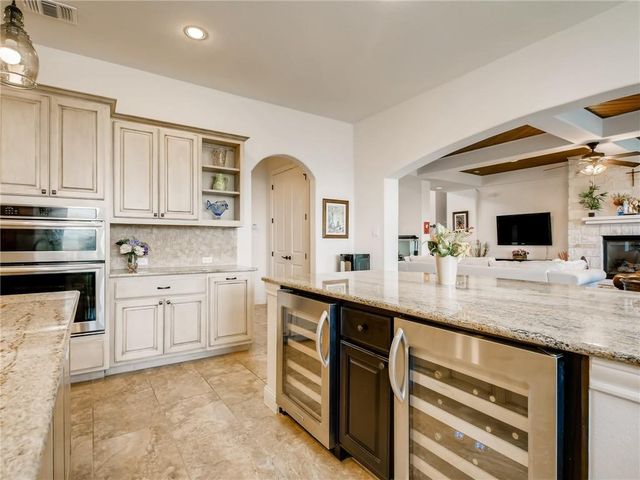 215 Woodlands CT, Lakeway, TX 78738