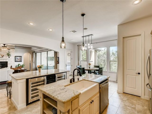 215 Woodlands CT, Lakeway, TX 78738