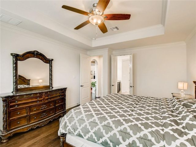 215 Woodlands CT, Lakeway, TX 78738