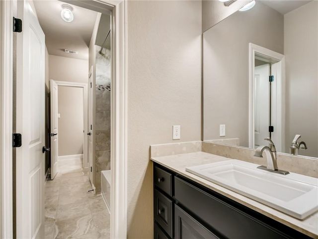 215 Woodlands CT, Lakeway, TX 78738