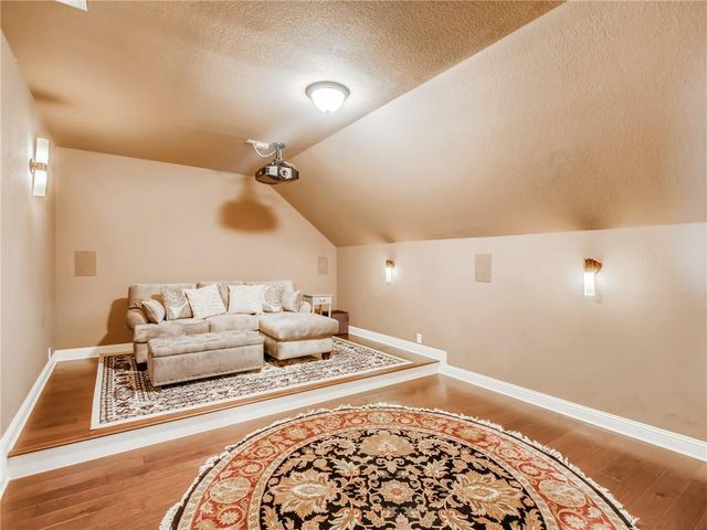 215 Woodlands CT, Lakeway, TX 78738