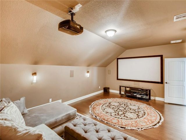 215 Woodlands CT, Lakeway, TX 78738