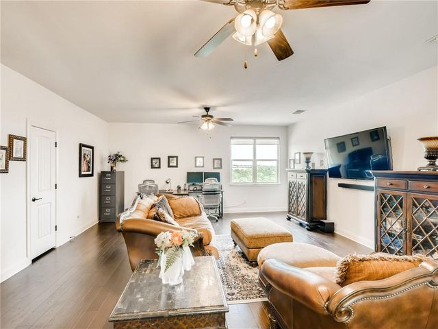 215 Woodlands CT, Lakeway, TX 78738