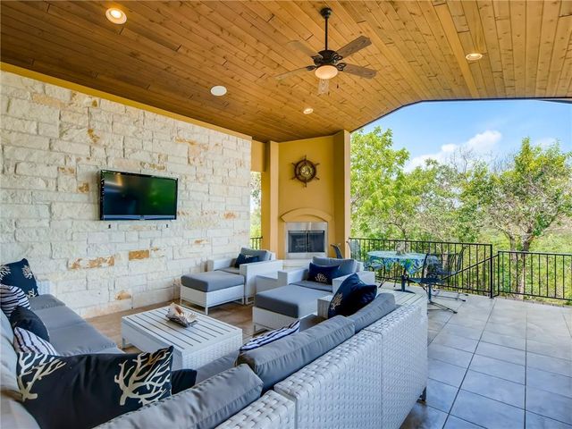215 Woodlands CT, Lakeway, TX 78738