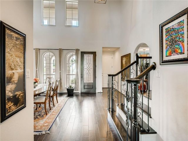 215 Woodlands CT, Lakeway, TX 78738