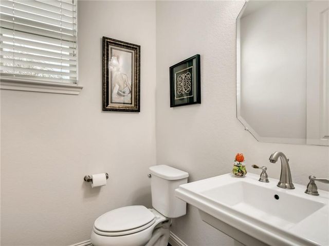 215 Woodlands CT, Lakeway, TX 78738