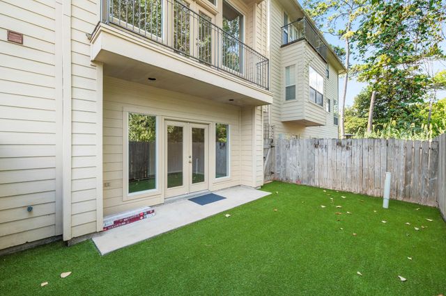 1726 Stacy Falls, Houston, TX 77008