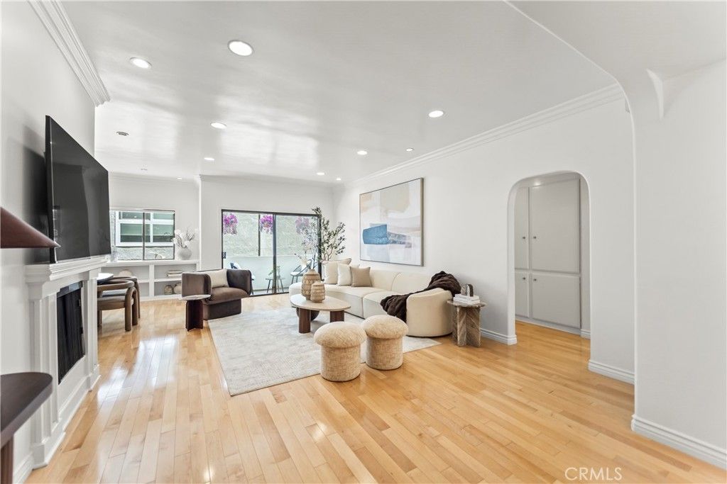 11928 Kiowa 105, Los Angeles, CA 90049 — exterior