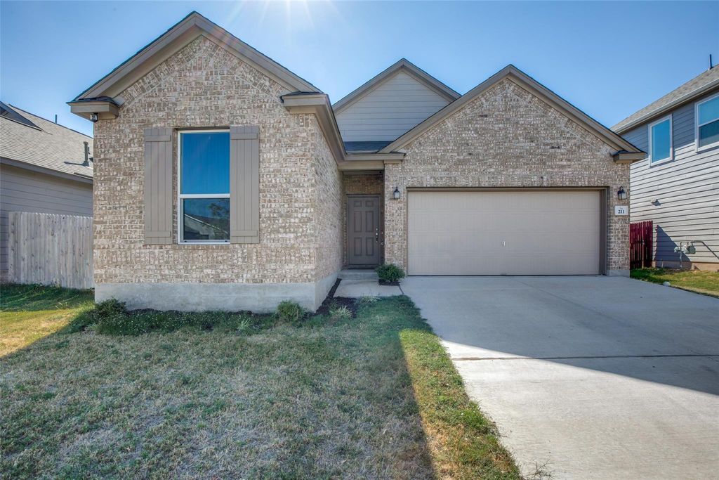 211 Pitkin DR, Lockhart, TX 78644