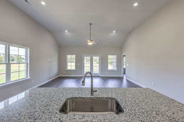 41 Bartow St, Decherd, TN 37324