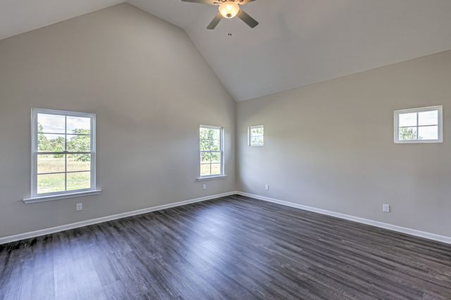 41 Bartow St, Decherd, TN 37324