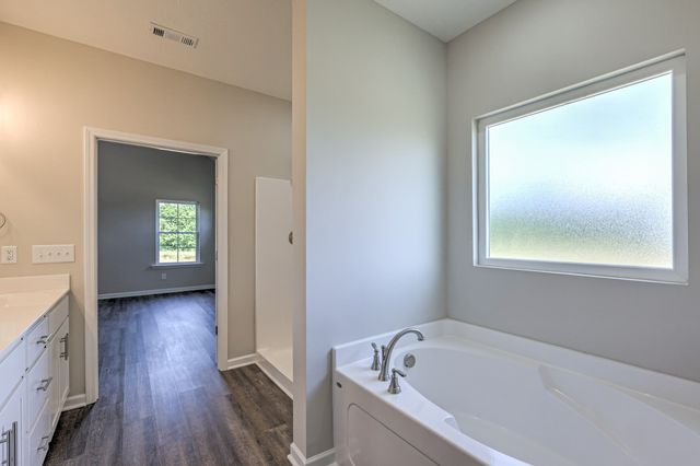 41 Bartow St, Decherd, TN 37324