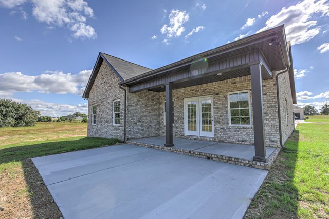 41 Bartow St, Decherd, TN 37324