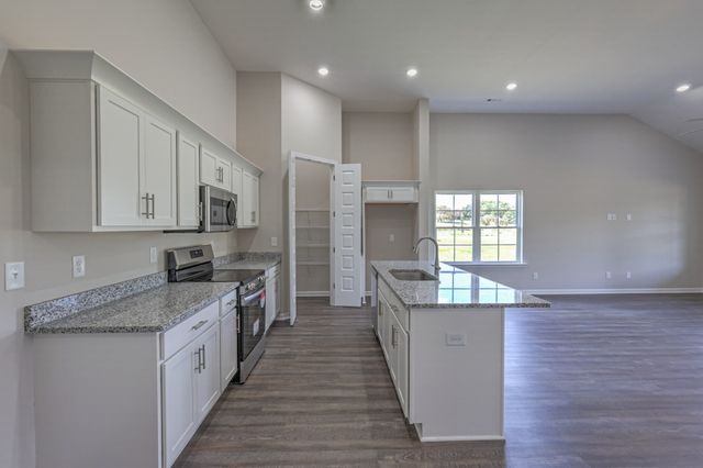 41 Bartow St, Decherd, TN 37324