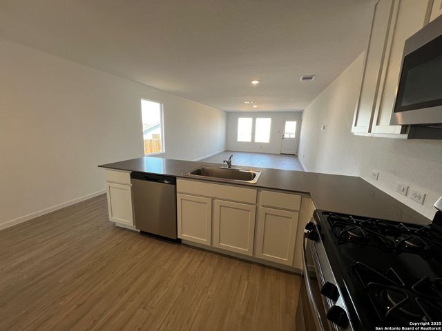 6933 Calcite Trail, Elmendorf, TX 78112