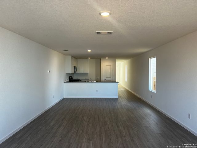 6933 Calcite Trail, Elmendorf, TX 78112